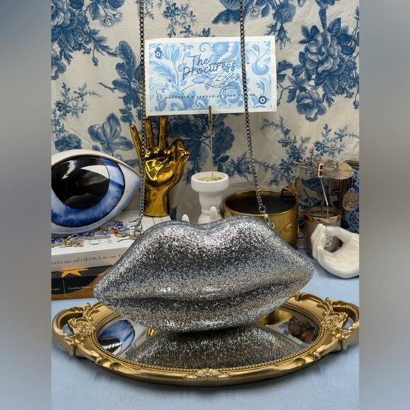 🆕 LULU GUINNESS 🧿 NWOT Silver Glitter Iconic Lips Perspex Clutch on a Chain - Picture 3 of 16